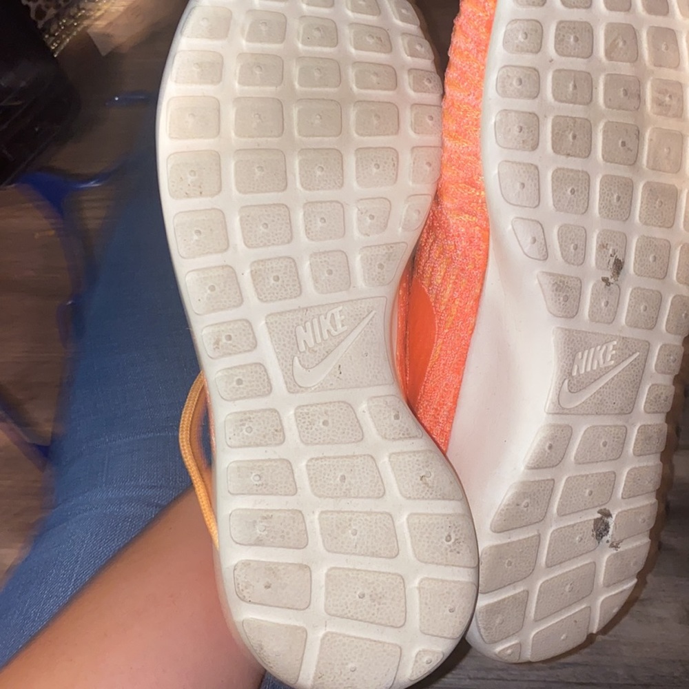 Nike - Picture 4 of 6